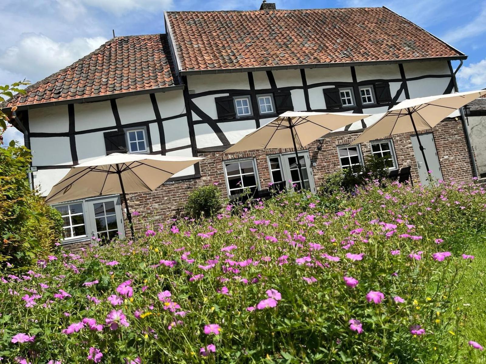 Vakantiewoningen 'Hoeve De Witte Olifant' Noorbeek Exterior foto
